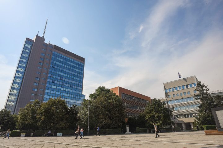 Kosova ende pa Kuvend e Qeveri, rrezikohen edhe 90 mln euro të Bankës Botërore